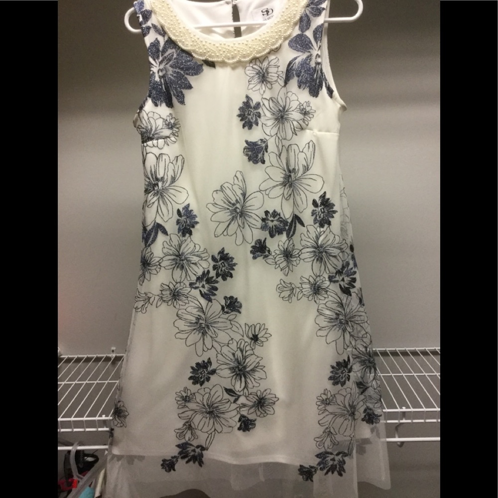 DRESS in CREAM AND NAVY WITH PEARL TYPE COLLAR